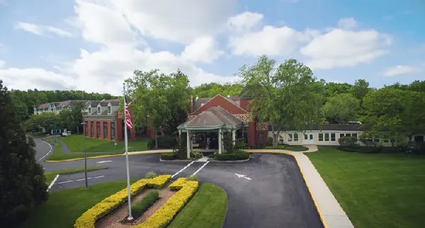 Evergreen Woods North Branford | Entrance 01