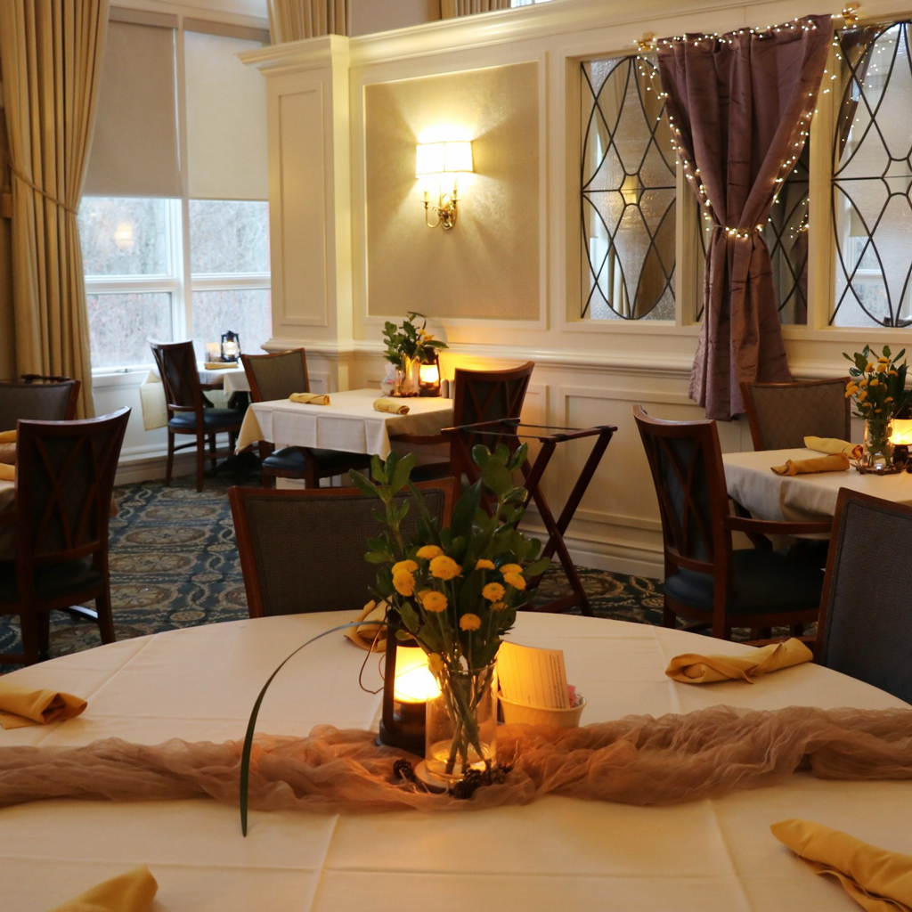Evergreen Woods North Branford CT | Independent Living Dining 1