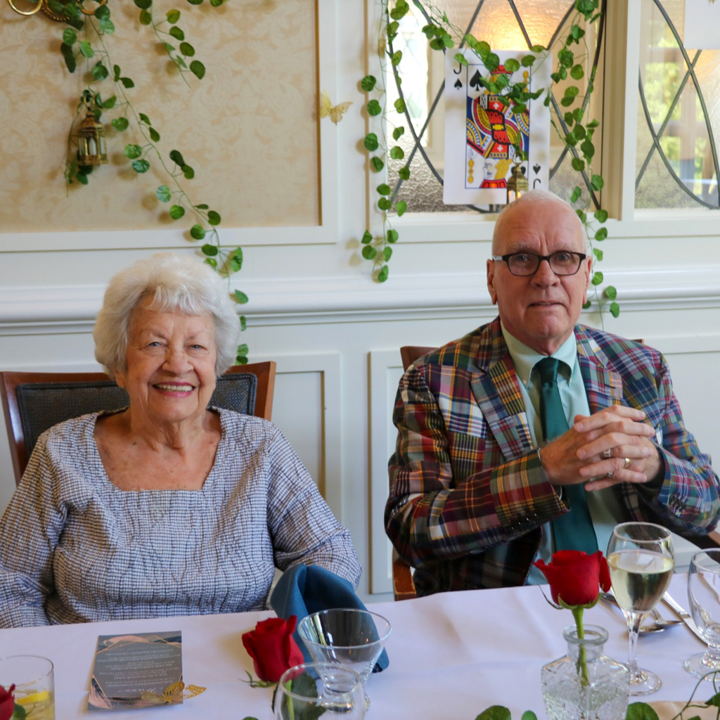 Evergreen Woods North Branford CT | Independent Living Dining 8