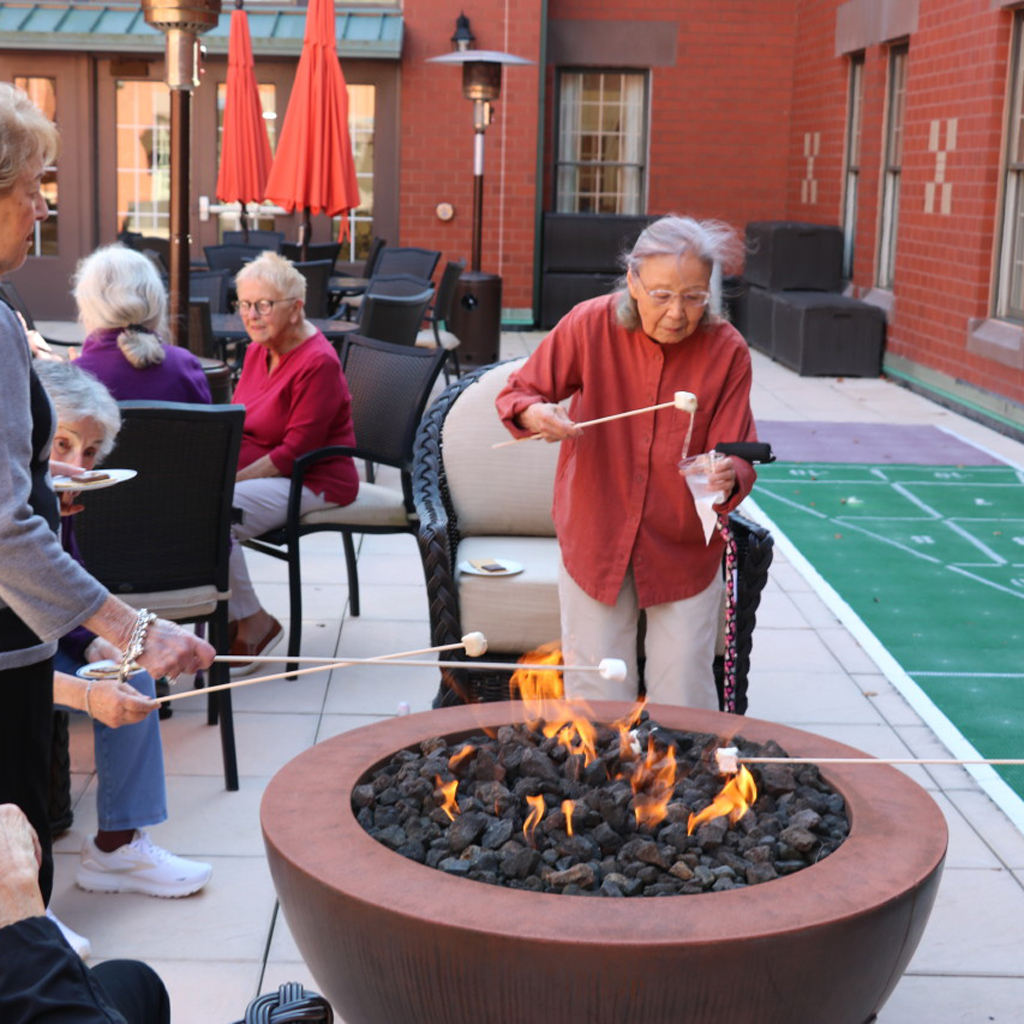 Evergreen Woods North Branford CT | Independent Living Social Events 6