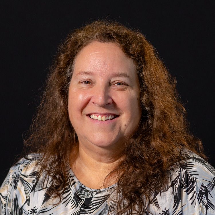 Janet Woxland Headshot